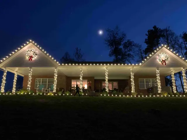 Ranch-style house with wreaths and lights on porch columns